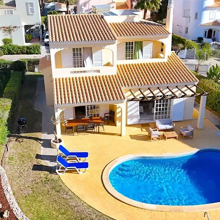וילה Den, Private Pool Viilla, Sleeps 6 Adults And 2 Children, Cd 304 - Cleverdetails