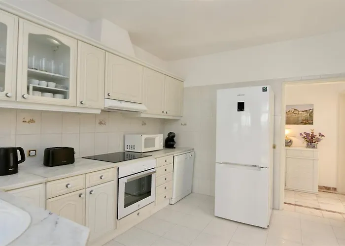 Den, Private Pool Villa, Sleeps 6 Adults And 2 Children, Cd 304 - Cleverdetails Villa Vilamoura