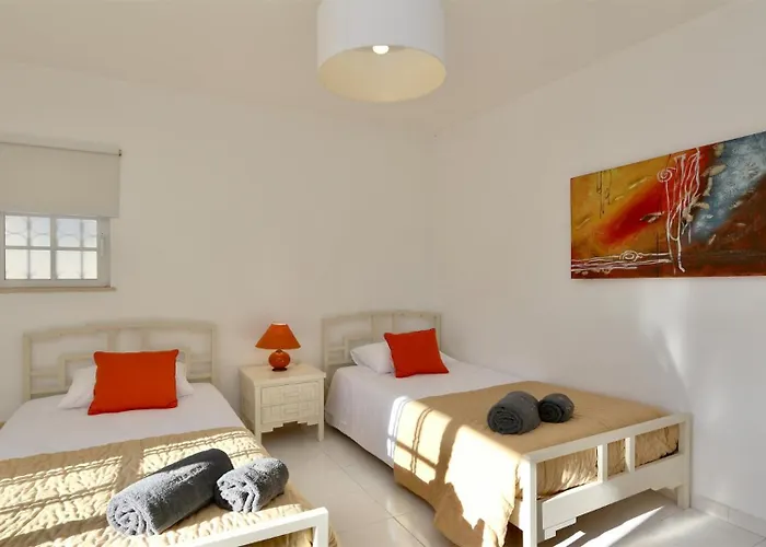 Villa Den, Private Pool Villa, Sleeps 6 Adults And 2 Children, Cd 304 - Cleverdetails Vilamoura