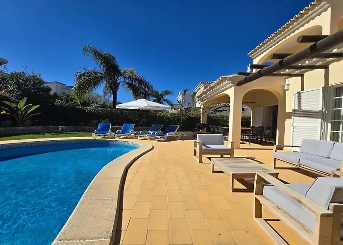 Villa Den, Private Pool Villa, Sleeps 6 Adults And 2 Children, Cd 304 - Cleverdetails Vilamoura
