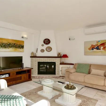 Βίλα Den, Private Pool Villa, Sleeps 6 Adults And 2 Children, Cd 304 - Cleverdetails *